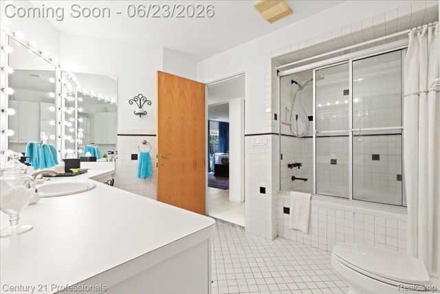 5255 Oak Hill Trail N, Commerce Charter Township, MI 48382