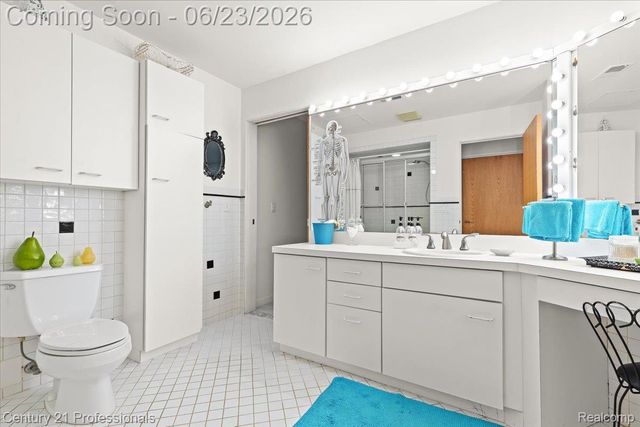 5255 Oak Hill Trail N, Commerce Charter Township, MI 48382