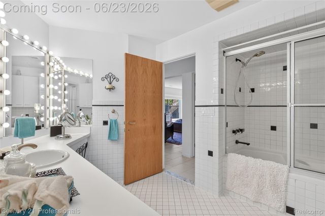 5255 Oak Hill Trail N, Commerce Charter Township, MI 48382
