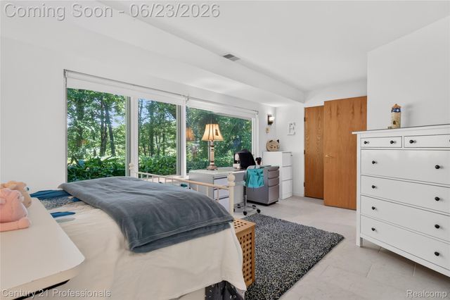 5255 Oak Hill Trail N, Commerce Charter Township, MI 48382