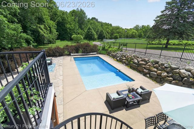 5255 Oak Hill Trail N, Commerce Charter Township, MI 48382