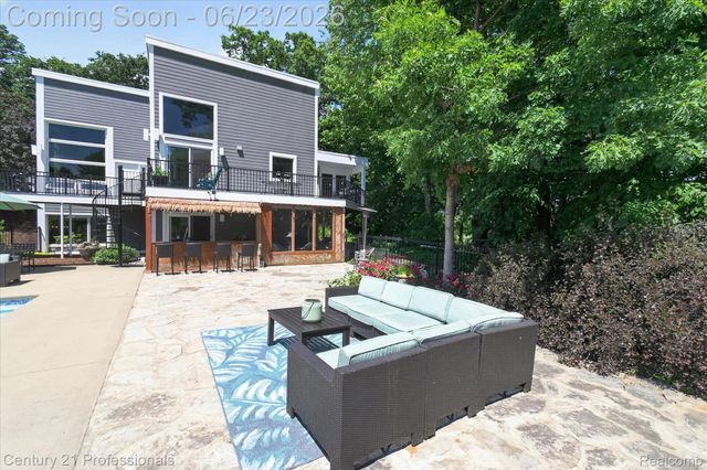 5255 Oak Hill Trail N, Commerce Charter Township, MI 48382