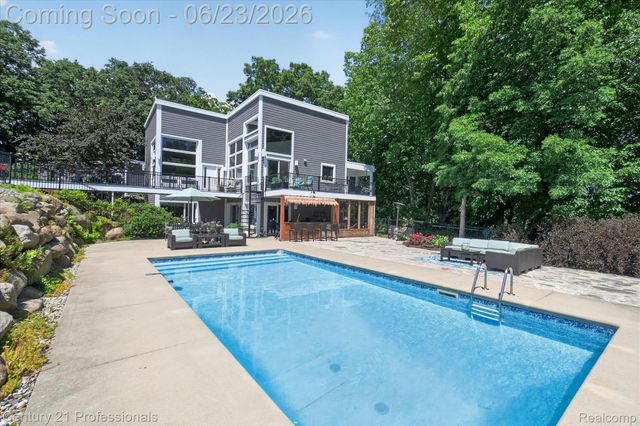 5255 Oak Hill Trail N, Commerce Charter Township, MI 48382
