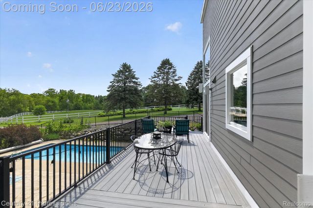 5255 Oak Hill Trail N, Commerce Charter Township, MI 48382