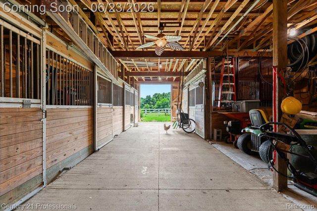 5255 Oak Hill Trail N, Commerce Charter Township, MI 48382