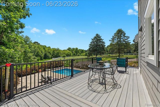 5255 Oak Hill Trail N, Commerce Charter Township, MI 48382