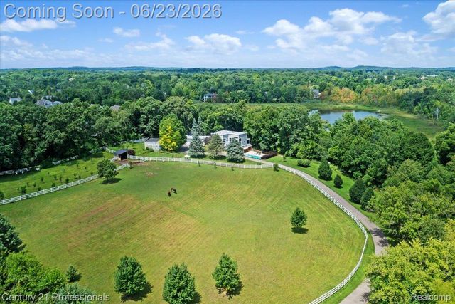 5255 Oak Hill Trail N, Commerce Charter Township, MI 48382