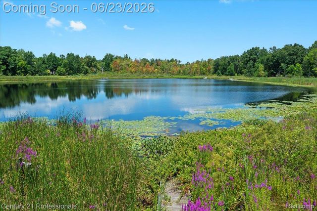 5255 Oak Hill Trail N, Commerce Charter Township, MI 48382