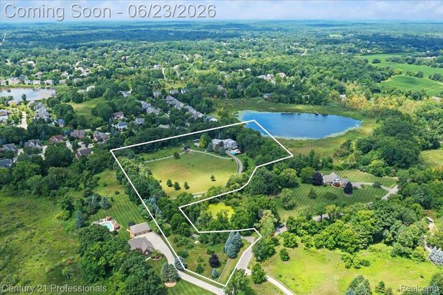 5255 Oak Hill Trail N, Commerce Charter Township, MI 48382