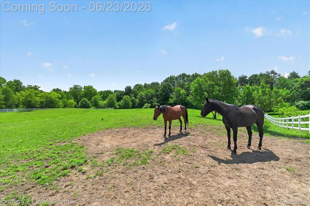 5255 Oak Hill Trail N, Commerce Charter Township, MI 48382