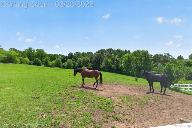 5255 Oak Hill Trail N, Commerce Charter Township, MI 48382