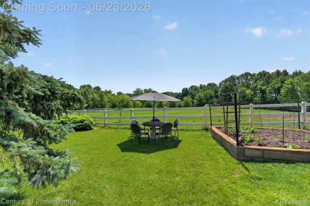 5255 Oak Hill Trail N, Commerce Charter Township, MI 48382