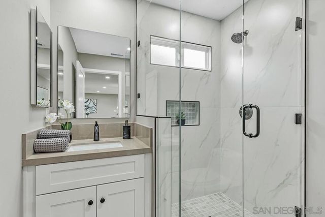 9209 Arnaz Way, Santee, CA 92071