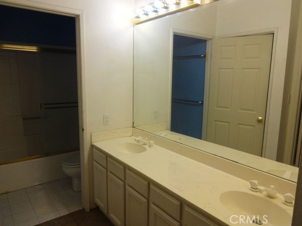 Image 10 of property listing at 11417 Culver Boulevard 2, Los Angeles, CA 90066