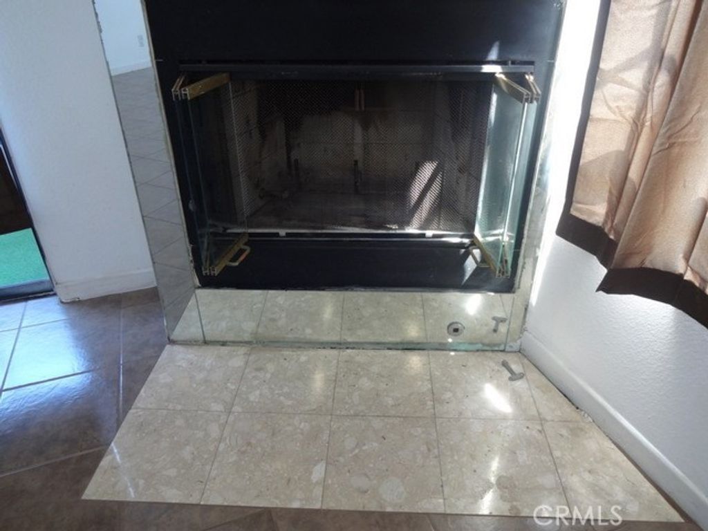 Image 15 of property listing at 11417 Culver Boulevard 2, Los Angeles, CA 90066