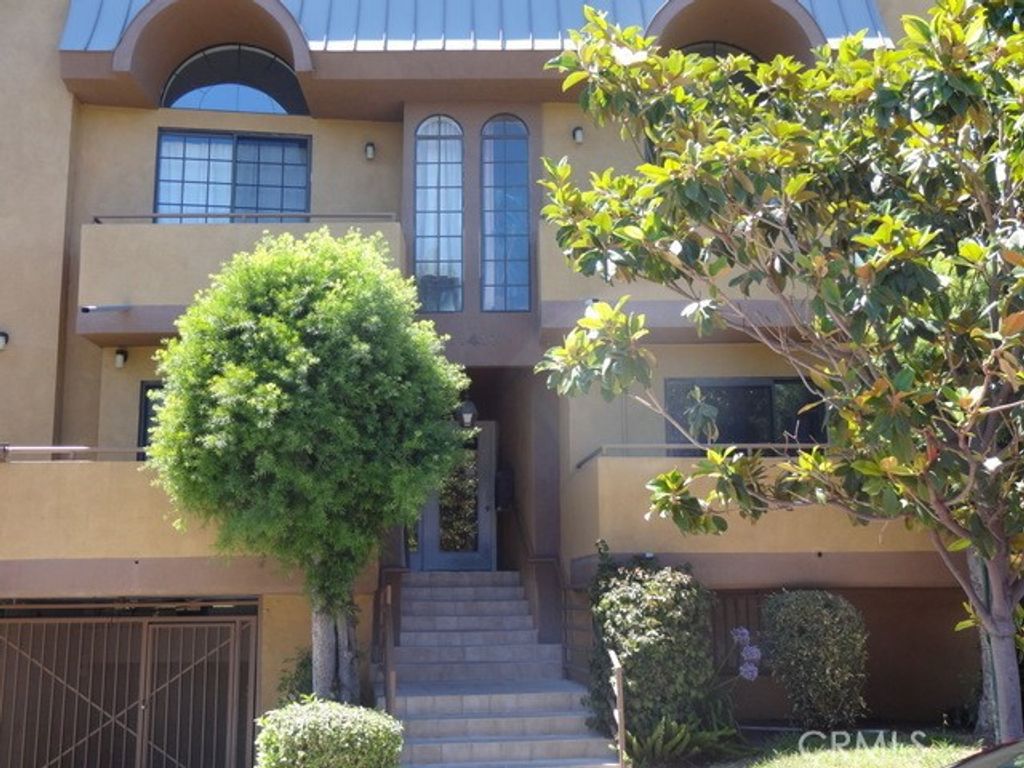Image 2 of property listing at 11417 Culver Boulevard 2, Los Angeles, CA 90066