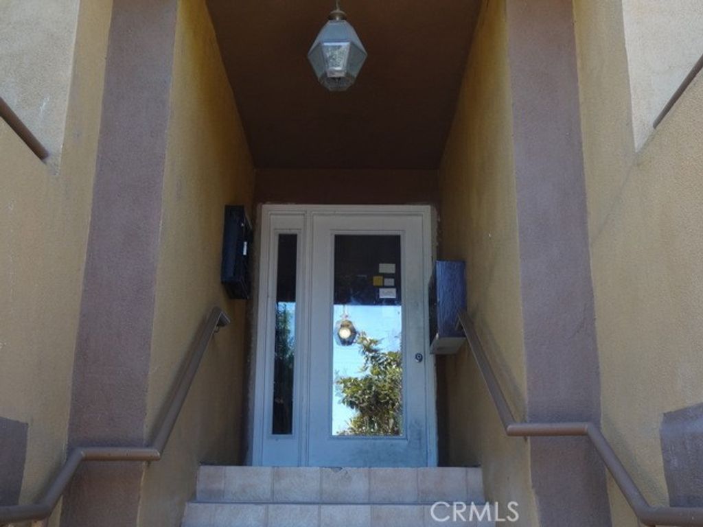 Image 3 of property listing at 11417 Culver Boulevard 2, Los Angeles, CA 90066