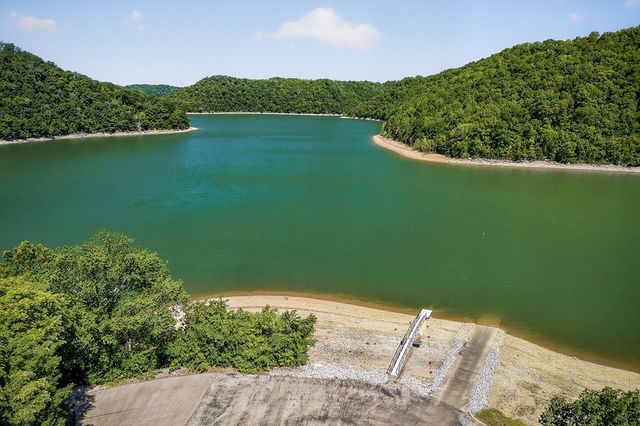 2975 Johnson Chapel Rd, Sparta, TN 38583