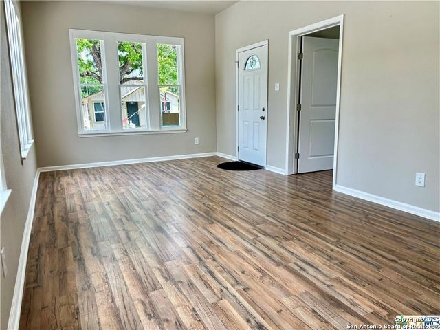 515 Mitchell Ave, Seguin, TX 78155