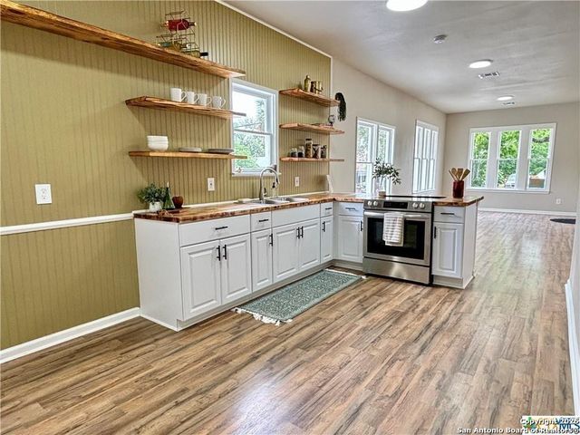 515 Mitchell Ave, Seguin, TX 78155