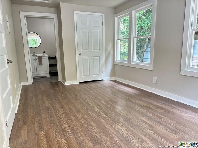 515 Mitchell Ave, Seguin, TX 78155