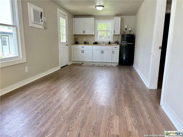 515 Mitchell Ave, Seguin, TX 78155