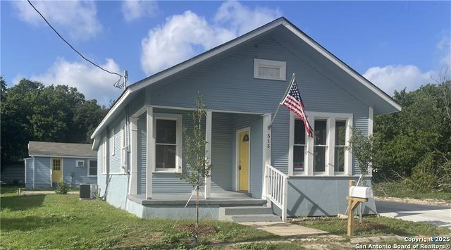 515 Mitchell Ave, Seguin, TX 78155