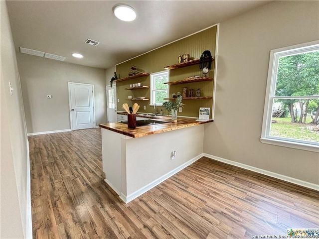 515 Mitchell Ave, Seguin, TX 78155