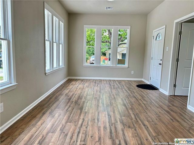 515 Mitchell Ave, Seguin, TX 78155