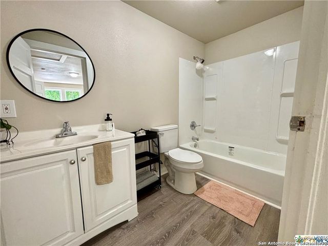 515 Mitchell Ave, Seguin, TX 78155