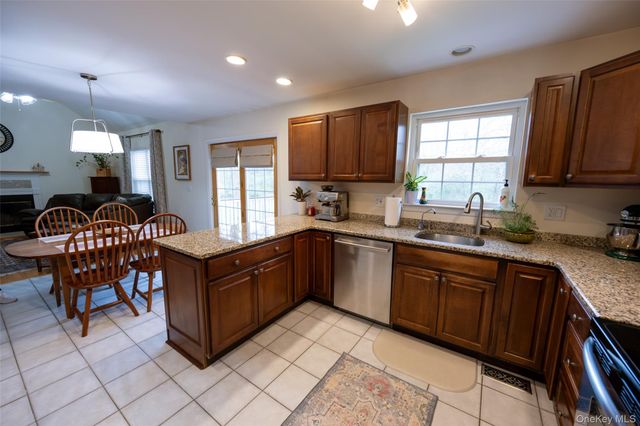 62 Meadowbrook Court, Patterson, NY 12563