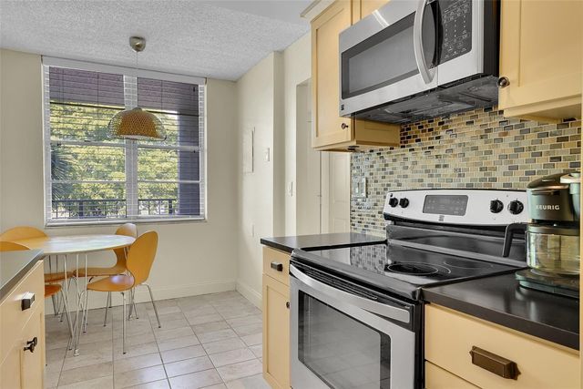 4898 NW 29th Court 304, Lauderdale Lakes, FL 33313