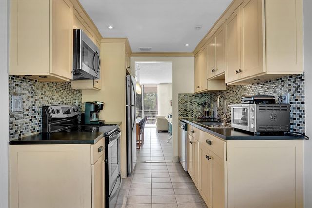 4898 NW 29th Court 304, Lauderdale Lakes, FL 33313