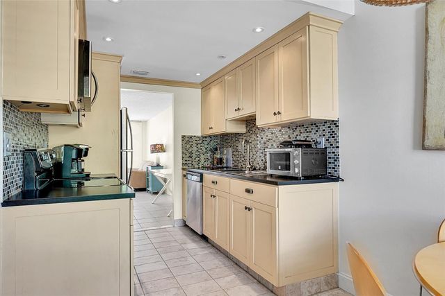 4898 NW 29th Court 304, Lauderdale Lakes, FL 33313