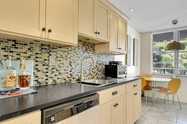 4898 NW 29th Court 304, Lauderdale Lakes, FL 33313