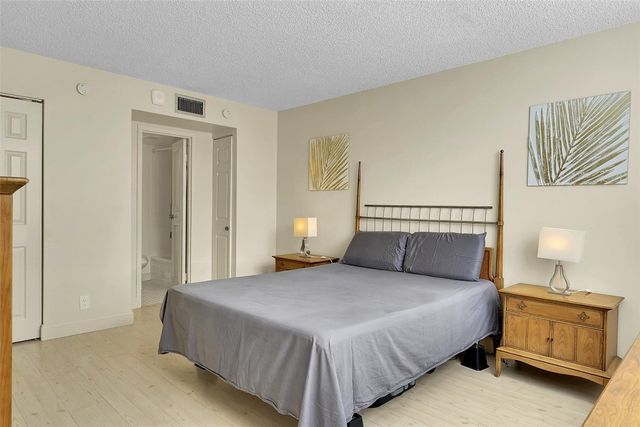 4898 NW 29th Court 304, Lauderdale Lakes, FL 33313