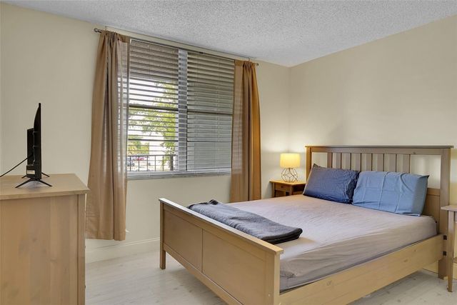 4898 NW 29th Court 304, Lauderdale Lakes, FL 33313