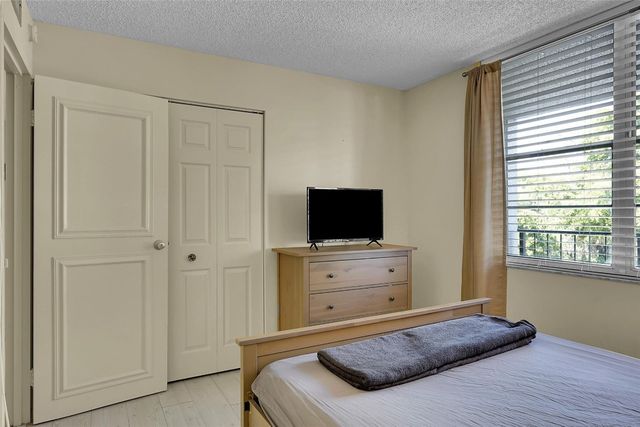 4898 NW 29th Court 304, Lauderdale Lakes, FL 33313