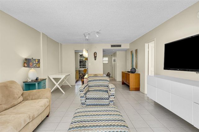 4898 NW 29th Court 304, Lauderdale Lakes, FL 33313