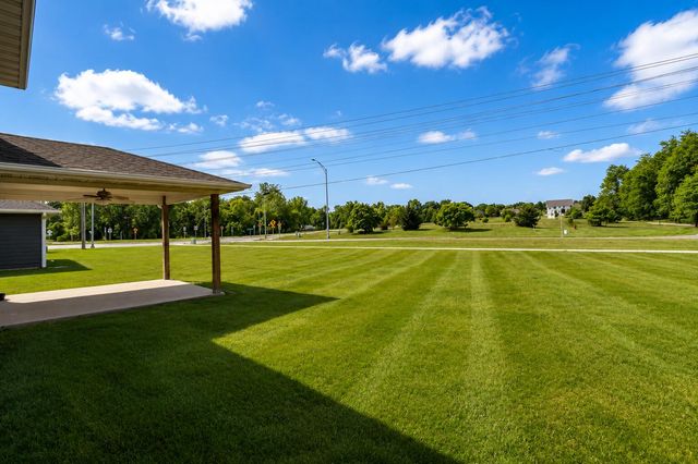 2807 AMBERWOOD CT, Columbia, MO 65203