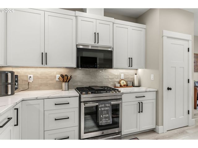 87716 OAKS ORCHARD Rd, Veneta, OR 97487