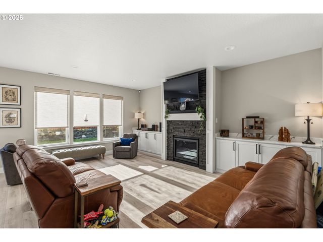 87716 OAKS ORCHARD Rd, Veneta, OR 97487