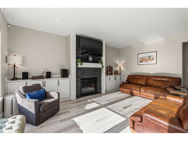 87716 OAKS ORCHARD Rd, Veneta, OR 97487