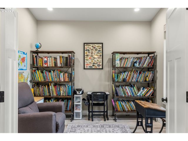 87716 OAKS ORCHARD Rd, Veneta, OR 97487