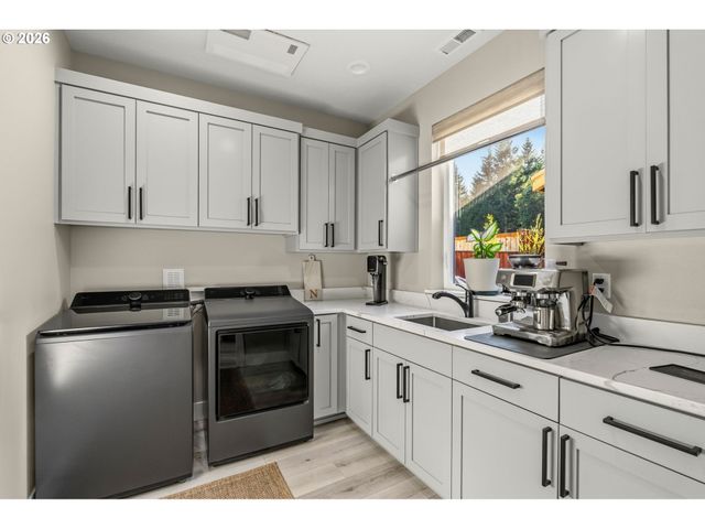 87716 OAKS ORCHARD Rd, Veneta, OR 97487