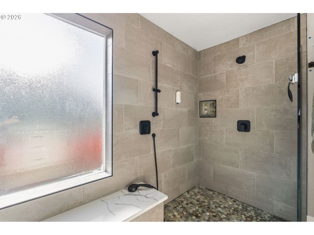 87716 OAKS ORCHARD Rd, Veneta, OR 97487