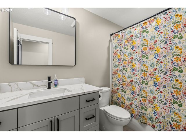 87716 OAKS ORCHARD Rd, Veneta, OR 97487