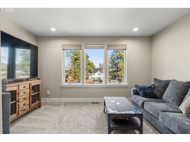 87716 OAKS ORCHARD Rd, Veneta, OR 97487