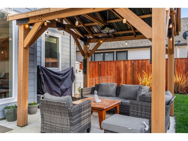 87716 OAKS ORCHARD Rd, Veneta, OR 97487