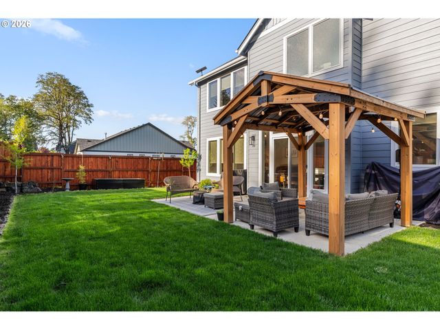 87716 OAKS ORCHARD Rd, Veneta, OR 97487